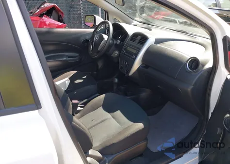 2015 Nissan Versa Note S (Sr)/S Plus/Sl/Sr/Sv z USA, uszkodzony, nr VIN 3N1CE2CP4FL423990